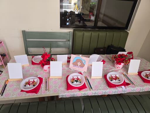 Mesa lista para el grupo